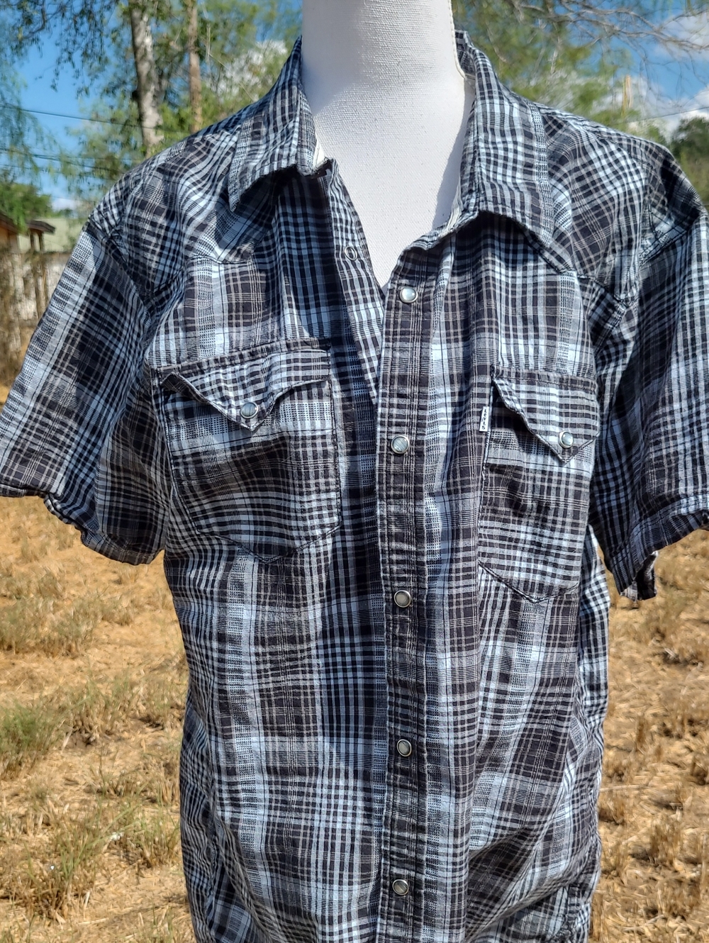 Levi's Black and White Plaid Short-Sleeve Button-Down Shirt